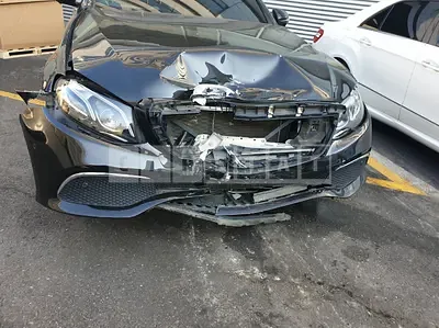 Photo 1 of 25: 2019 Mercedes-Benz E 300 4Matic, VIN WDDZF4KB7KA677688 — Korean insurance auction
