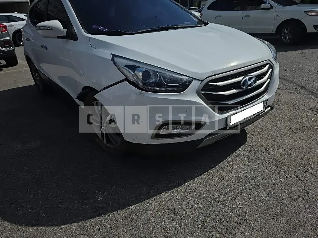 Photo 2 of 31: 2015 Hyundai Tucson, VIN KMHJU81VBFU082865 — Korean insurance auction