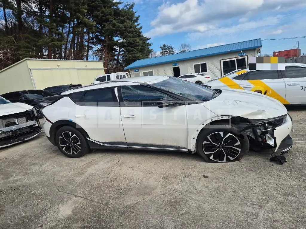 Photo 2 of 15: 2022 Kia EV6 4WD — Korean insurance auction
