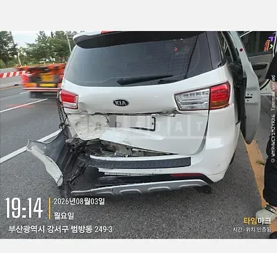Photo 1 of 11: 2016 Kia Carnivals — Korean insurance auction