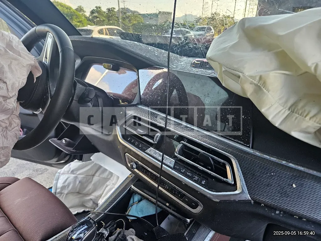 Photo 2 of 52: 2021 BMW X5 xDrive30d — Korean insurance auction