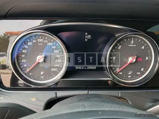Photo 2 of 18: 2018 Mercedes-Benz E220d 4Matic, VIN WDDZF0FB3JA465355 — Korean insurance auction