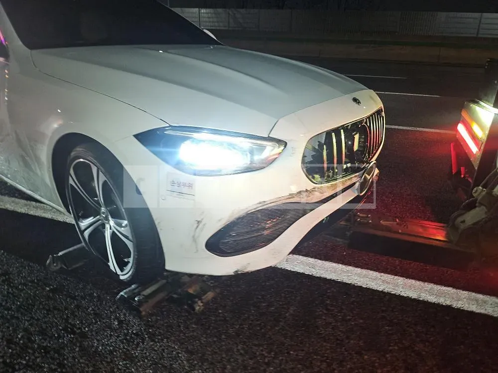 Photo 2 of 48: 2023 Mercedes-Benz C300 4Matic, VIN W1KAF4HB4PR154223 — Korean insurance auction