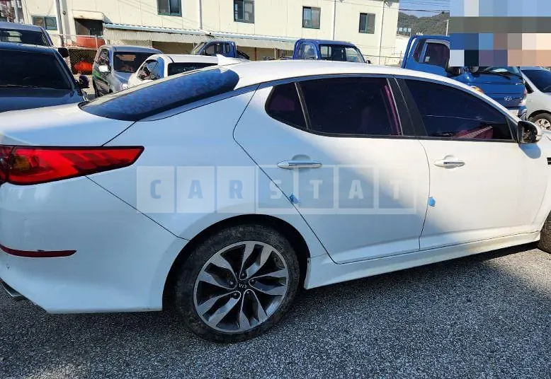 Photo 2 of 8: 2015 Kia K5 2.0, VIN KNAGM419BFA606367 — Korean insurance auction
