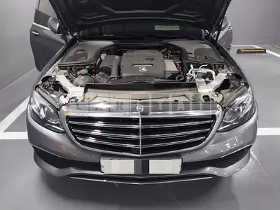 Photo 1 of 26: 2019 Mercedes-Benz E300 e, VIN WDDZF5DB9KA665903 — Korean insurance auction