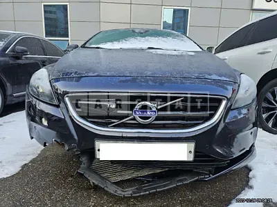 Photo 1 of 20: 2016 Volvo V40 D4, VIN YV1MVA8KDG2303186 — Korean insurance auction
