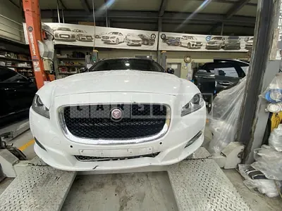 Photo 1 of 15: 2015 Jaguar XJ 3.0d — Korean insurance auction
