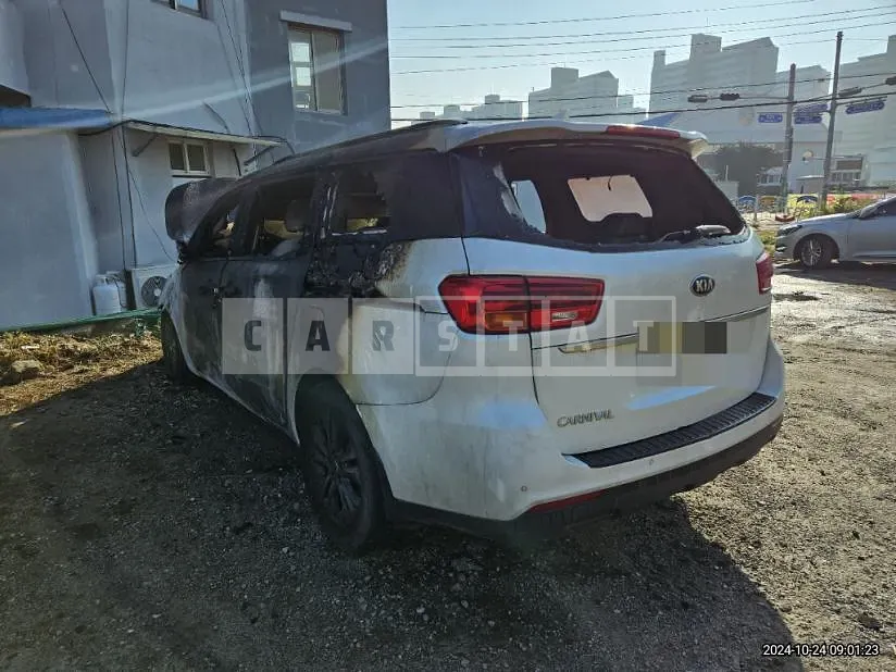 Photo 2 of 14: 2019 Kia Carnival 2.2 — Korean insurance auction