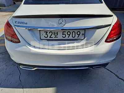 Photo 1 of 19: 2018 Mercedes-Benz C220 d, VIN WDDWF0EBXJR397836 — Korean insurance auction