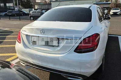 Photo 1 of 30: 2019 Mercedes-Benz C220 d — Korean insurance auction
