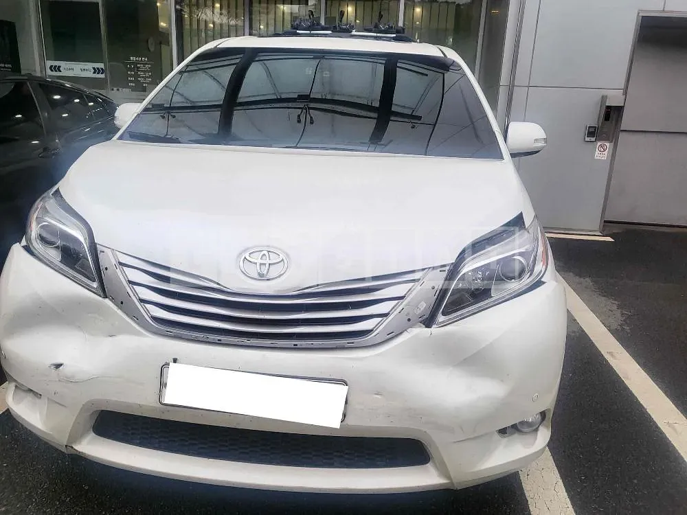 Photo 2 of 12: 2016 Toyota Siena 4WD, VIN 5TDDK3DC4FS121475 — Korean insurance auction