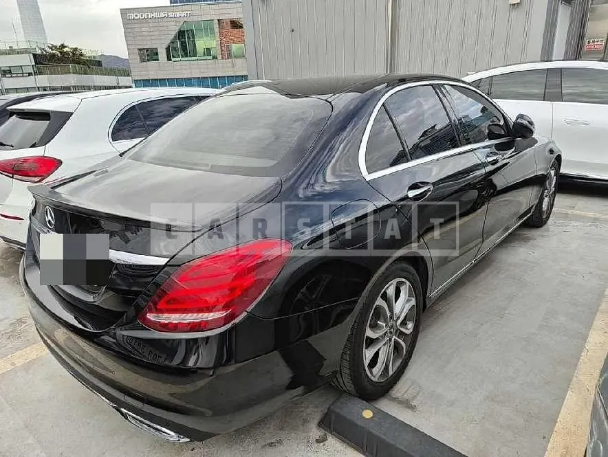 Photo 2 of 41: 2017 Mercedes-Benz C200 — Korean insurance auction