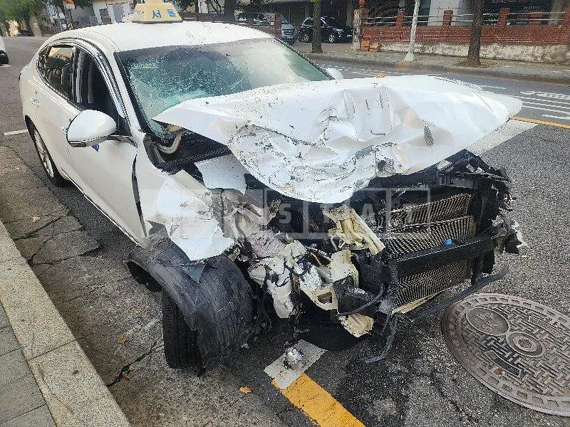 Photo 2 of 51: 2017 Kia K7 LPI — Korean insurance auction