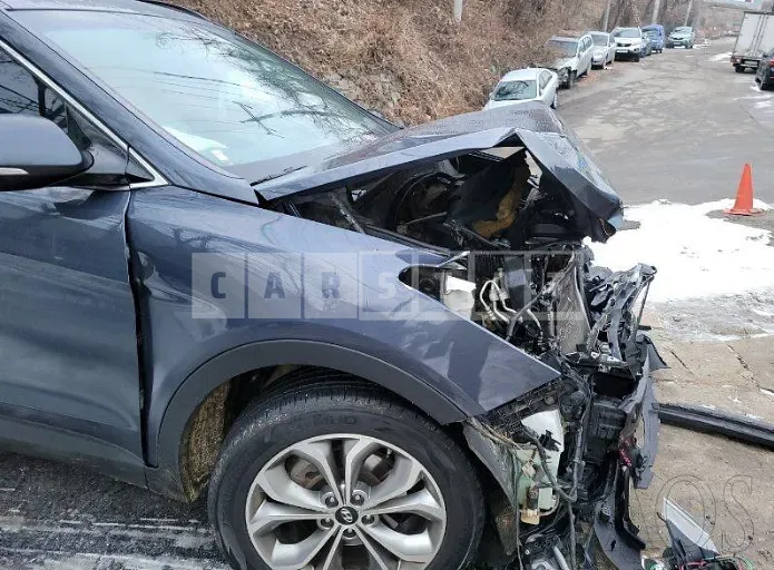 Photo 2 of 12: 2015 Hyundai Santa Fe, VIN KMHSW81XBFU492203 — Korean insurance auction