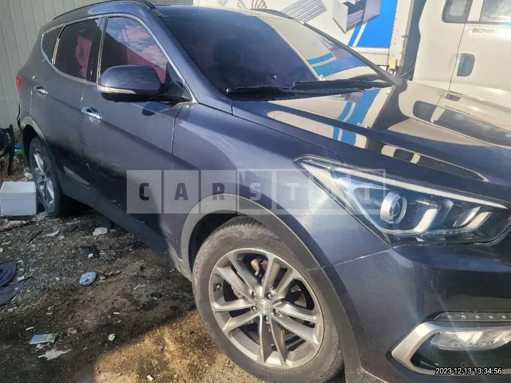 Photo 2 of 13: 2016 Hyundai Santa Fe, VIN KMHSW81UBGU581153 — Korean insurance auction