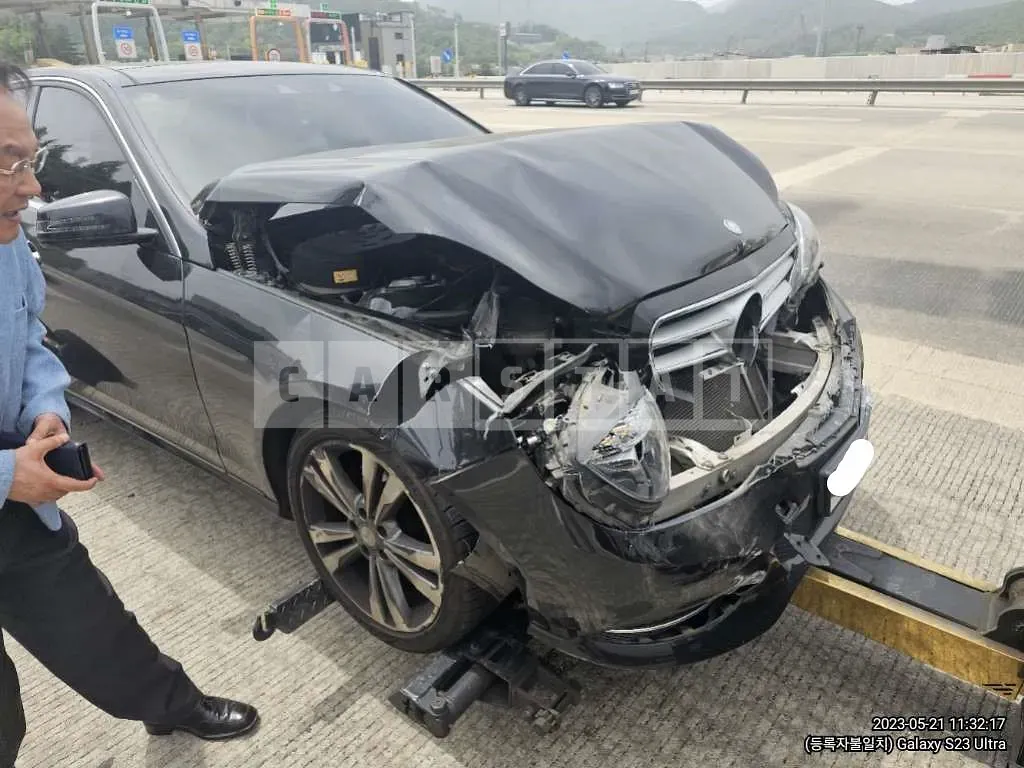 Photo 2 of 8: 2016 Mercedes-Benz E300 4Matic, VIN WDDHF8BB3GB288941 — Korean insurance auction