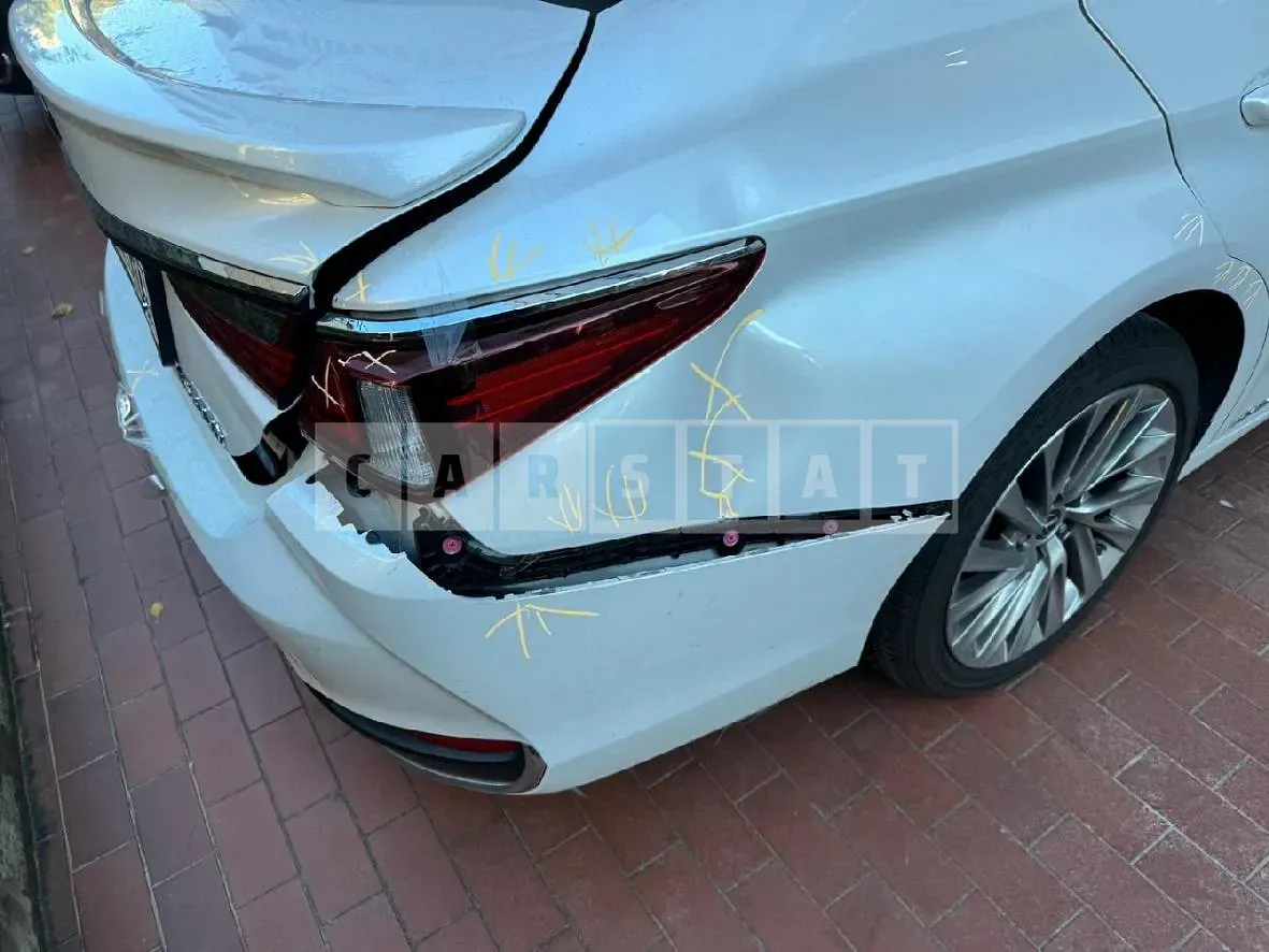 Photo 2 of 7: 2022 Lexus ES300h, VIN JTHBA1C1XN2011131 — Korean insurance auction