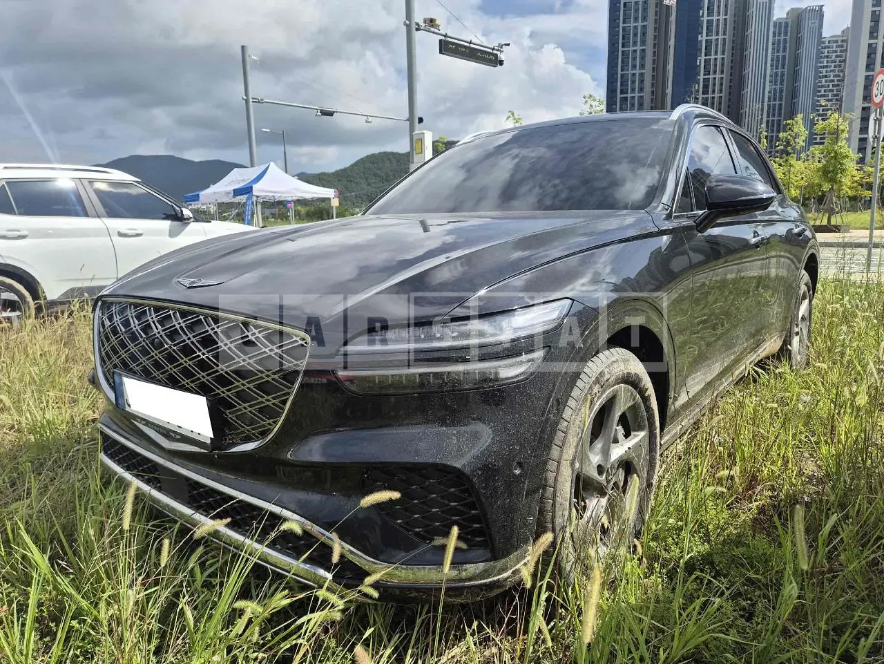 Photo 2 of 19: 2025 Genesis GV70, VIN KMTMA81BBTU264347 — Korean insurance auction