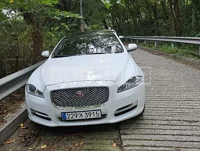 Photo 1 of 25: 2017 Jaguar XJ 2.0P, VIN SAJAA10SXHPW09559 — Korean insurance auction