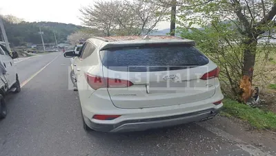 Photo 1 of 12: 2016 Hyundai Santa Fe 2.2 (4WD) — Korean insurance auction