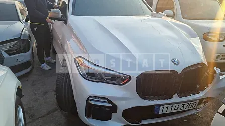 Photo 2 of 24: 2021 BMW X5 M50i, VIN WBAJU4101M9F35919 — Korean insurance auction