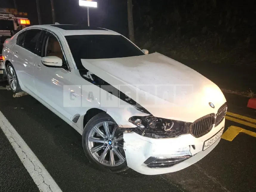 Photo 2 of 10: 2019 BMW 520i, VIN WBAJK7100KBP73402 — Korean insurance auction
