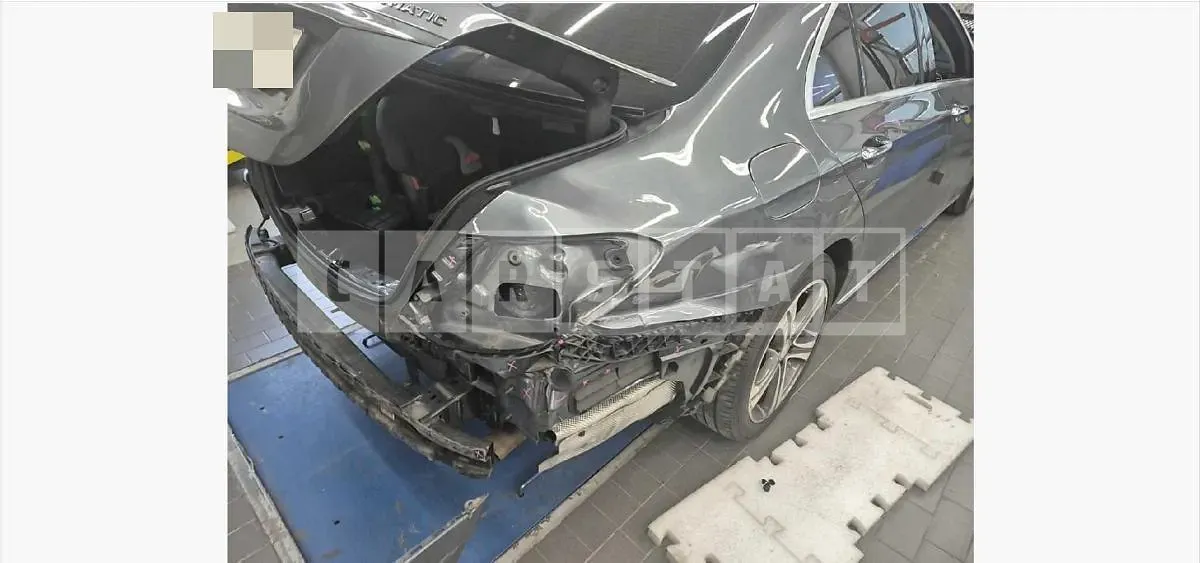 Photo 2 of 43: 2017 Mercedes-Benz E300 4Matic — Korean insurance auction