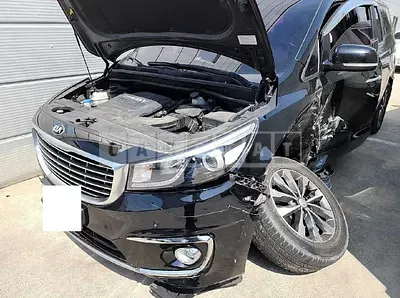 Photo 1 of 33: 2017 Kia Carnival — Korean insurance auction