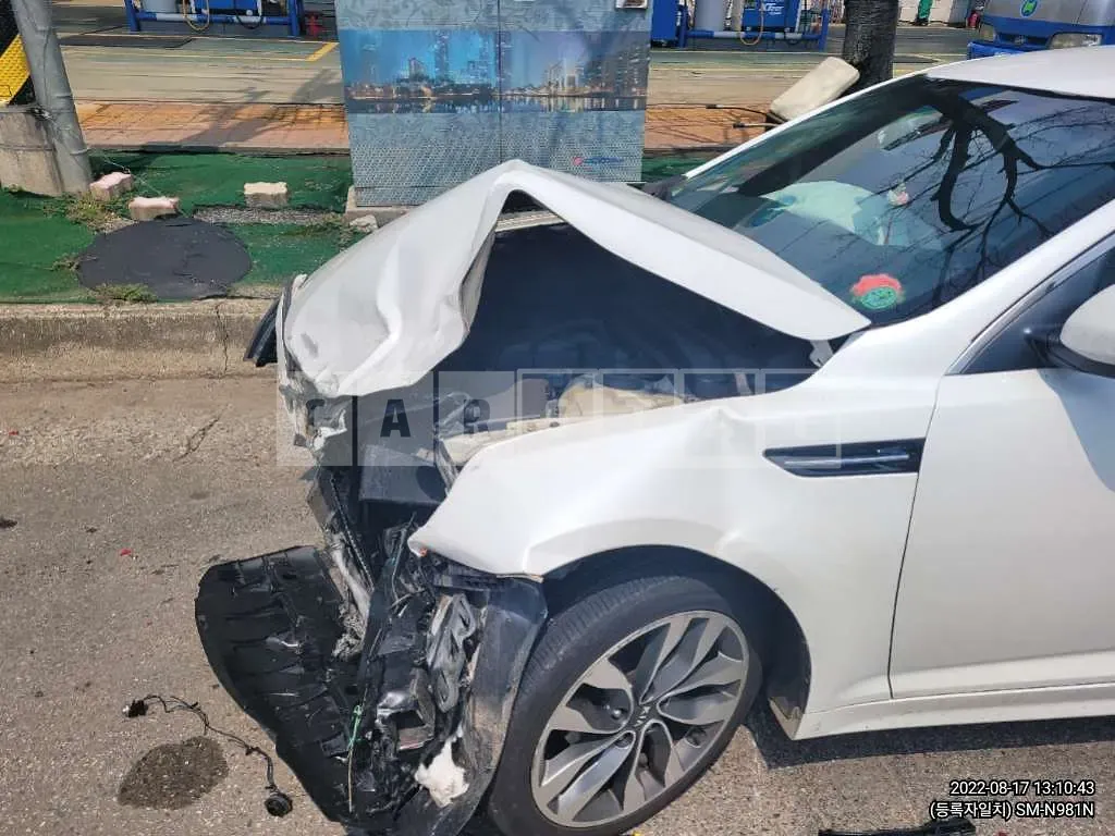 Photo 2 of 12: 2015 Kia K5, VIN KNAGM419BFA602651 — Korean insurance auction