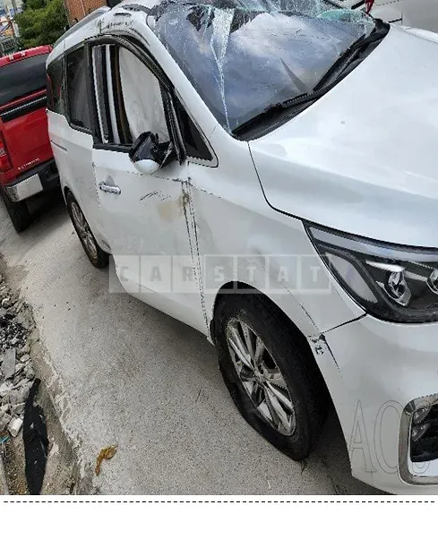 Photo 2 of 9: 2019 Kia Carnival, VIN KNAME81ABKS590723 — Korean insurance auction