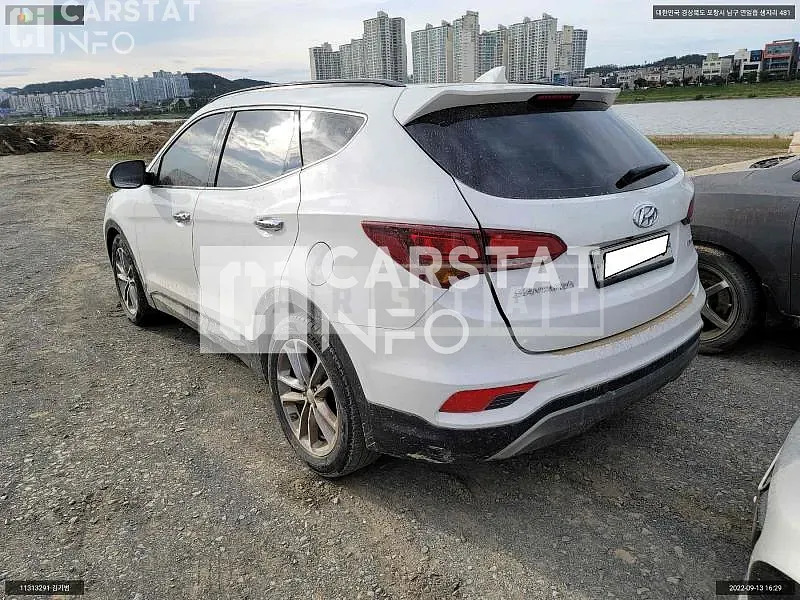 Photo 2 of 6: 2016 Hyundai Santa Fe, VIN KMHSW81UBHU729335 — Korean insurance auction