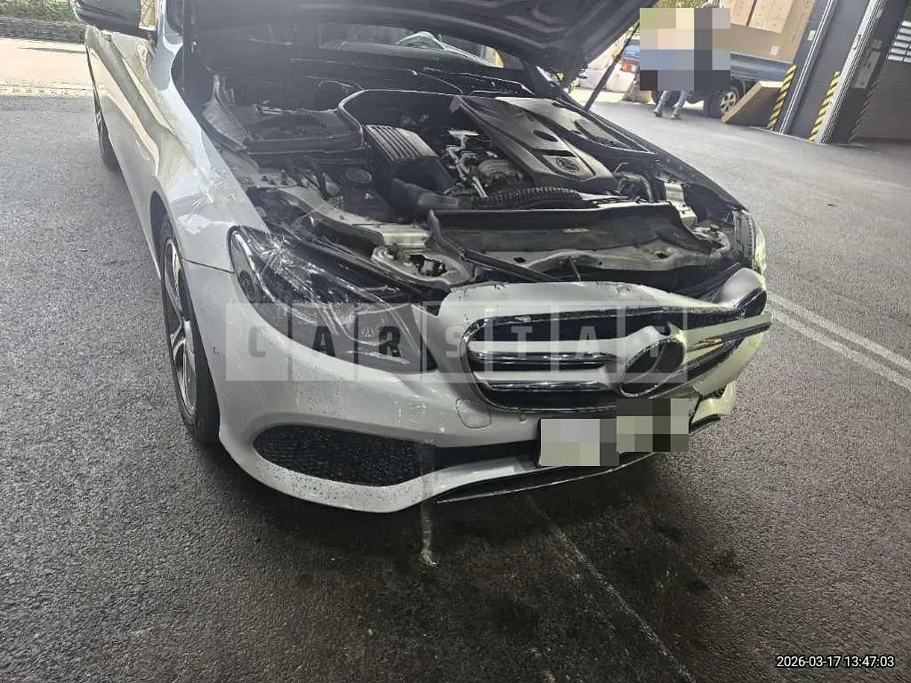 Photo 2 of 21: 2017 Mercedes-Benz E300 — Korean insurance auction
