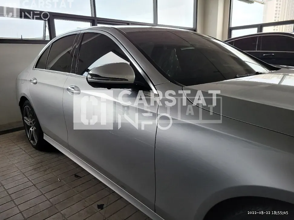 Photo 2 of 25: 2019 Mercedes-Benz Sandsbenz E300 — Korean insurance auction