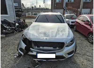 Photo 1 of 26: 2019 Mercedes-Benz GLC300 4Matic — Korean insurance auction