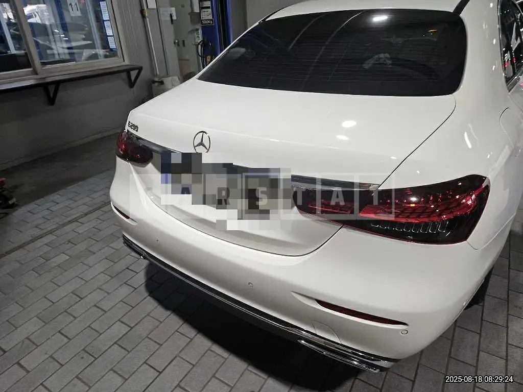 Photo 2 of 40: 2022 Mercedes-Benz E250 — Korean insurance auction