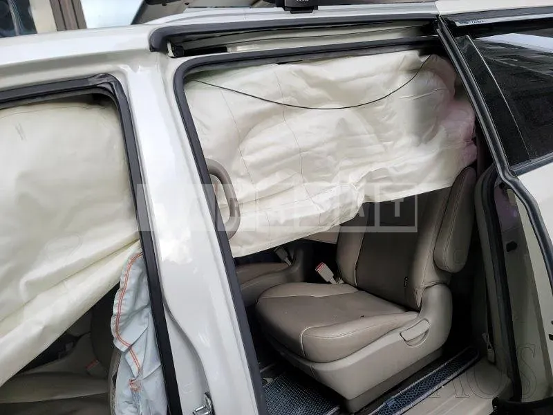 Photo 2 of 18: 2016 Kia Carnival, VIN KNAMC81ABGS125984 — Korean insurance auction
