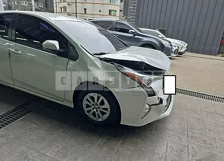 Photo 2 of 10: 2017 Toyota Prius — Korean insurance auction