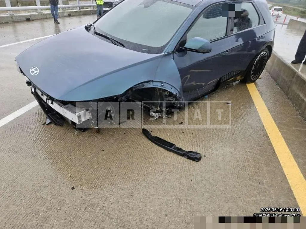 Photo 2 of 17: 2022 Hyundai IONIQ 5 Long Range — Korean insurance auction