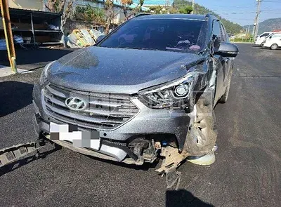 Photo 1 of 12: 2017 Hyundai Santa Fe, VIN KMHSW81UBJU845884 — Korean insurance auction
