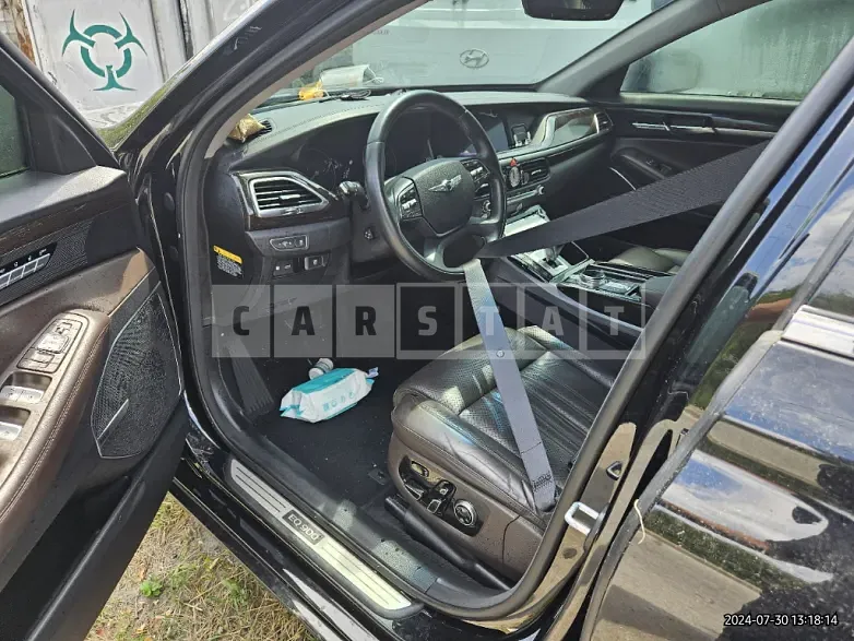 Photo 2 of 18: 2017 Genesis 3.8 — Korean insurance auction