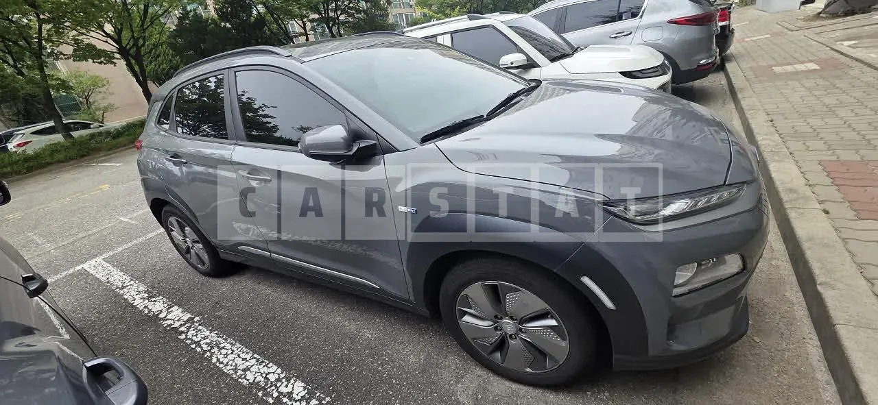 Photo 2 of 13: 2019 Hyundai Kona Electric, VIN KMHK381GFKU031542 — Korean insurance auction
