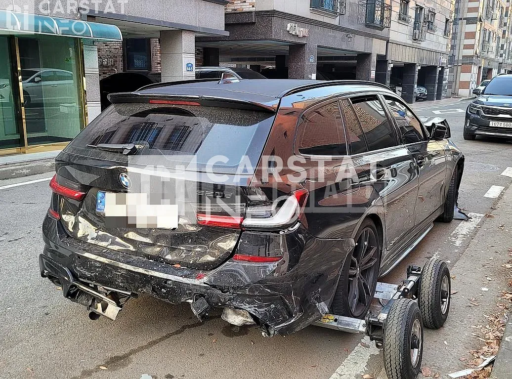 Photo 2 of 29: 2021 BMW 320d Touring — Korean insurance auction