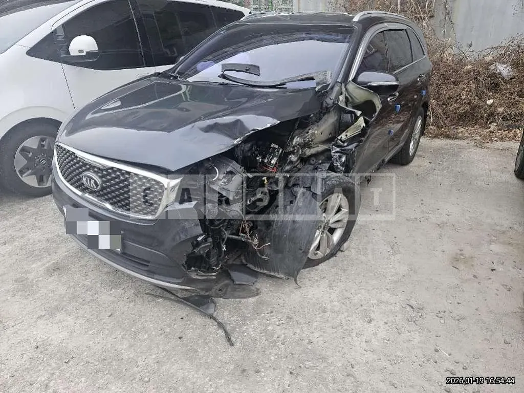 Photo 2 of 18: 2015 Kia Sorento — Korean insurance auction