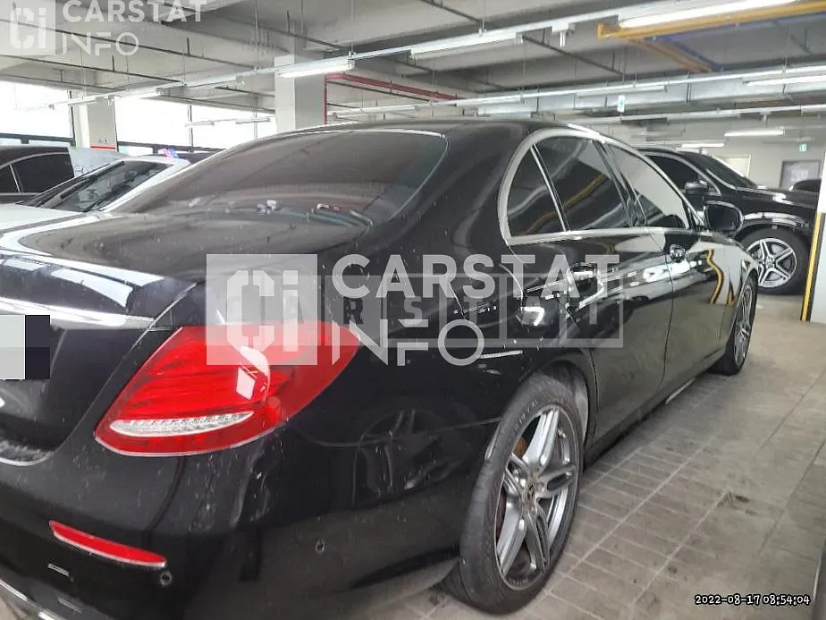 Photo 2 of 28: 2019 Mercedes-Benz E 300, VIN WDDZF4JB9KA579294 — Korean insurance auction