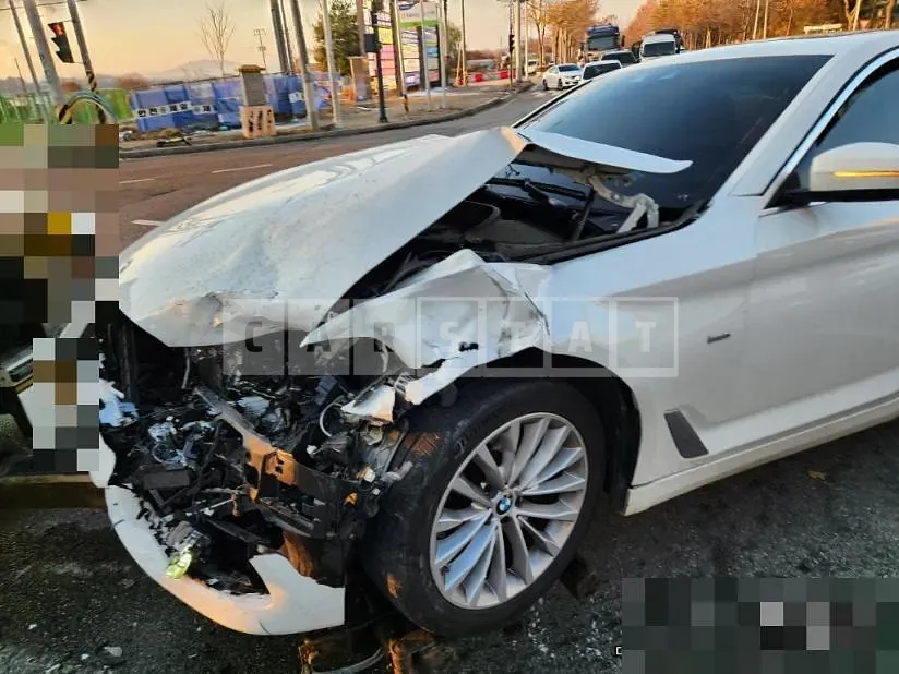 Photo 2 of 5: 2017 BMW 520d — Korean insurance auction