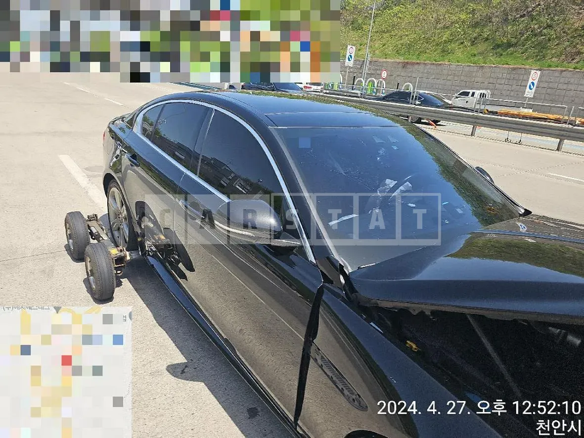 Photo 2 of 10: 2015 Jaguar XE 2.0d — Korean insurance auction