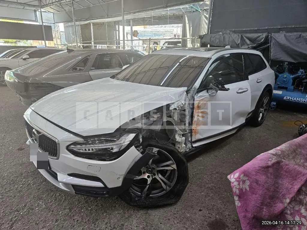 Photo 2 of 18: 2019 Volvo V90CCD5 AWD — Korean insurance auction