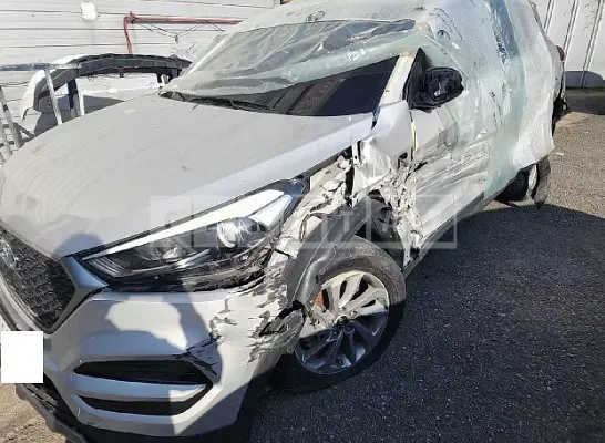 Photo 2 of 10: 2017 Hyundai Tucson, VIN KMHJ2815GHU240724 — Korean insurance auction