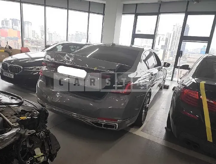 Photo 2 of 50: 2020 BMW M760Li xDrive, VIN WBA7U6109LCE71264 — Korean insurance auction