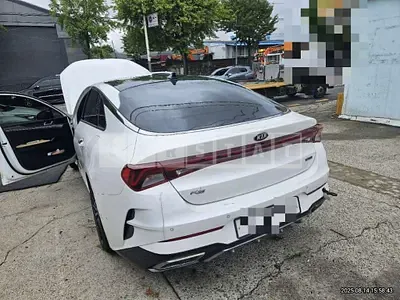 Photo 1 of 18: 2020 Kia K5 — Korean insurance auction